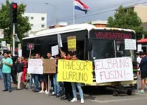 Moradores em manifestação na Estação de Ônibus de Vespasiano