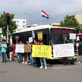 Moradores em manifestação na Estação de Ônibus de Vespasiano
