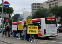 passageiros bloqueiam estação