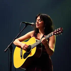 Ana Castela
