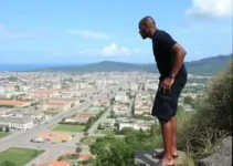 Éder Aleixo ciceroneando Milton Neves